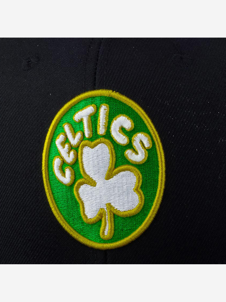 Бейсболка с прямым козырьком MITCHELL NESS 6HSSJS19079-BCEBLCK Boston Celtics MLB