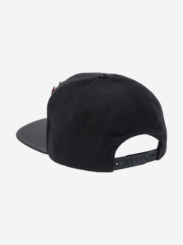 Бейсболка MITCHELL NESS INTL720-CHIBUL-BLK Chicago Bulls NBA