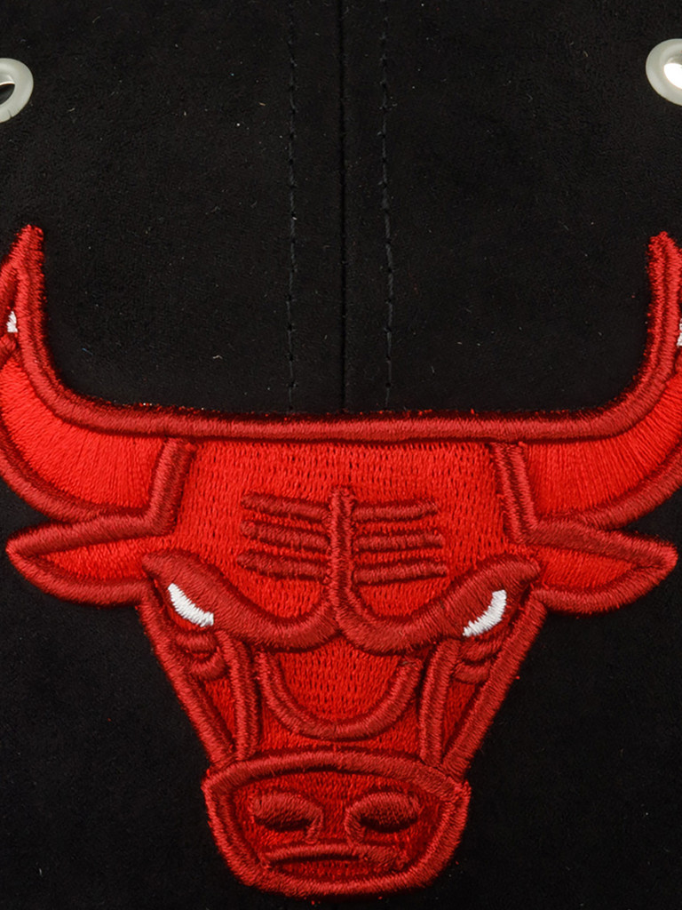 Бейсболка с прямым козырьком MITCHELL NESS HHSS5822-CBUYYPPPBKRD Chicago Bulls NBA (черный)