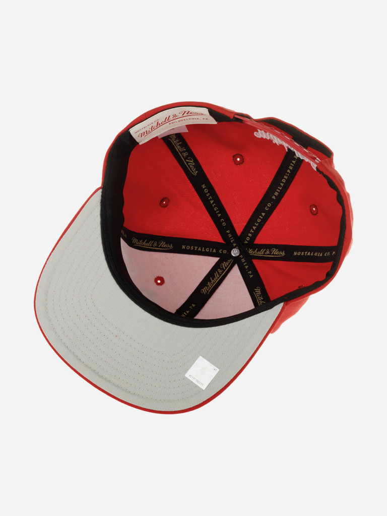 Бейсболка с прямым козырьком MITCHELL NESS HHSS7646-CBUYYPPPRED1 Chicago Bulls NBA (красный)
