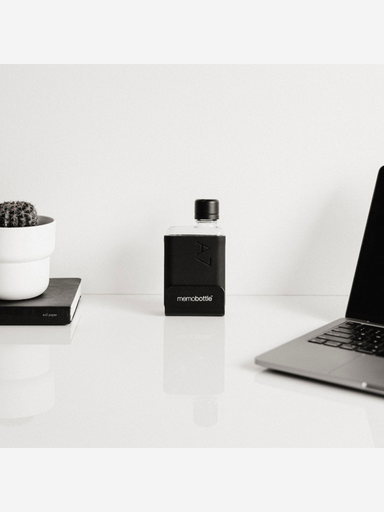 Бутылка с силиконовым чехлом Memobottle A7, черный