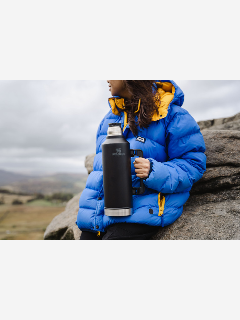 Термос для напитков Stanley Classic, 2,3 литра, черный