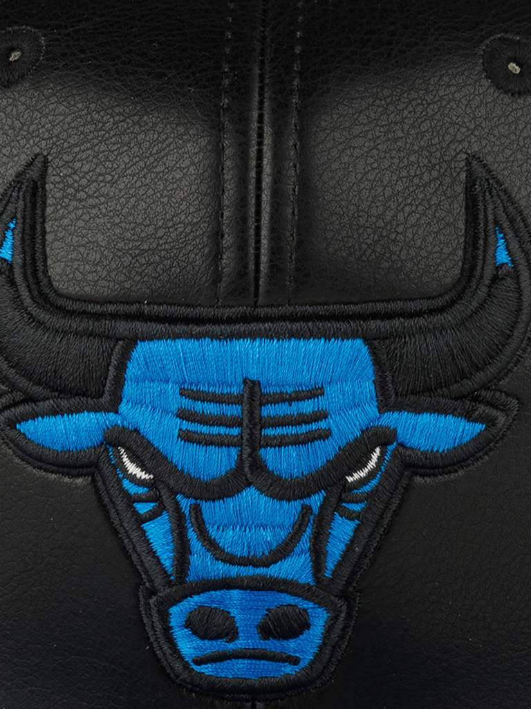 Бейсболка с прямым козырьком MITCHELL NESS 6HSSMM19224-CBUBKRY Chicago Bulls NBA (черный)