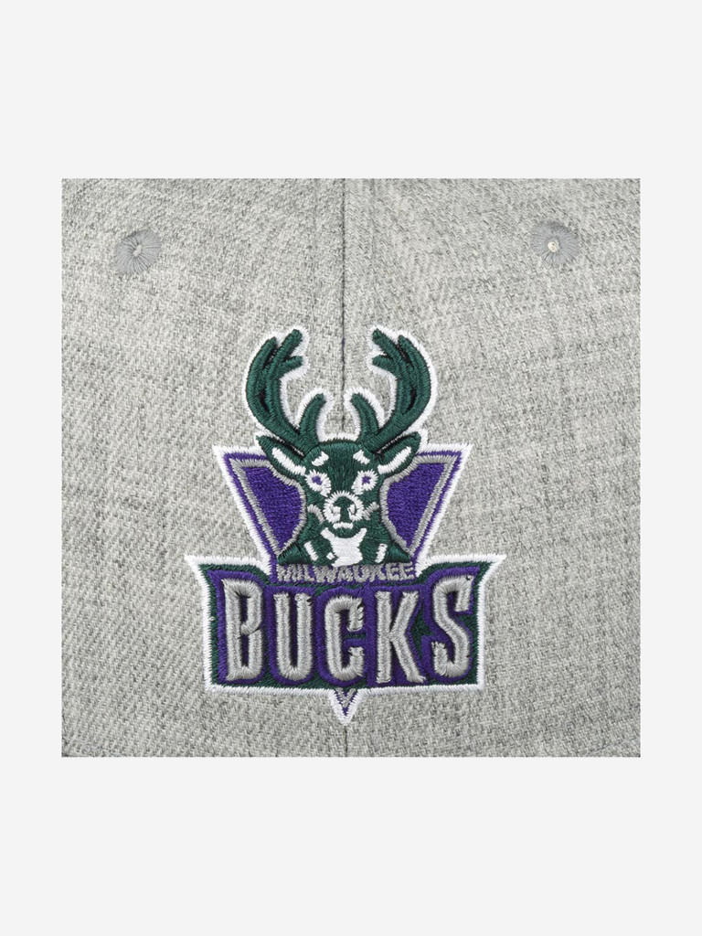 Бейсболка с прямым козырьком MITCHELL NESS HHSS3274-MBUYYPPPGYHT Milwaukee Bucks NBA (серый)