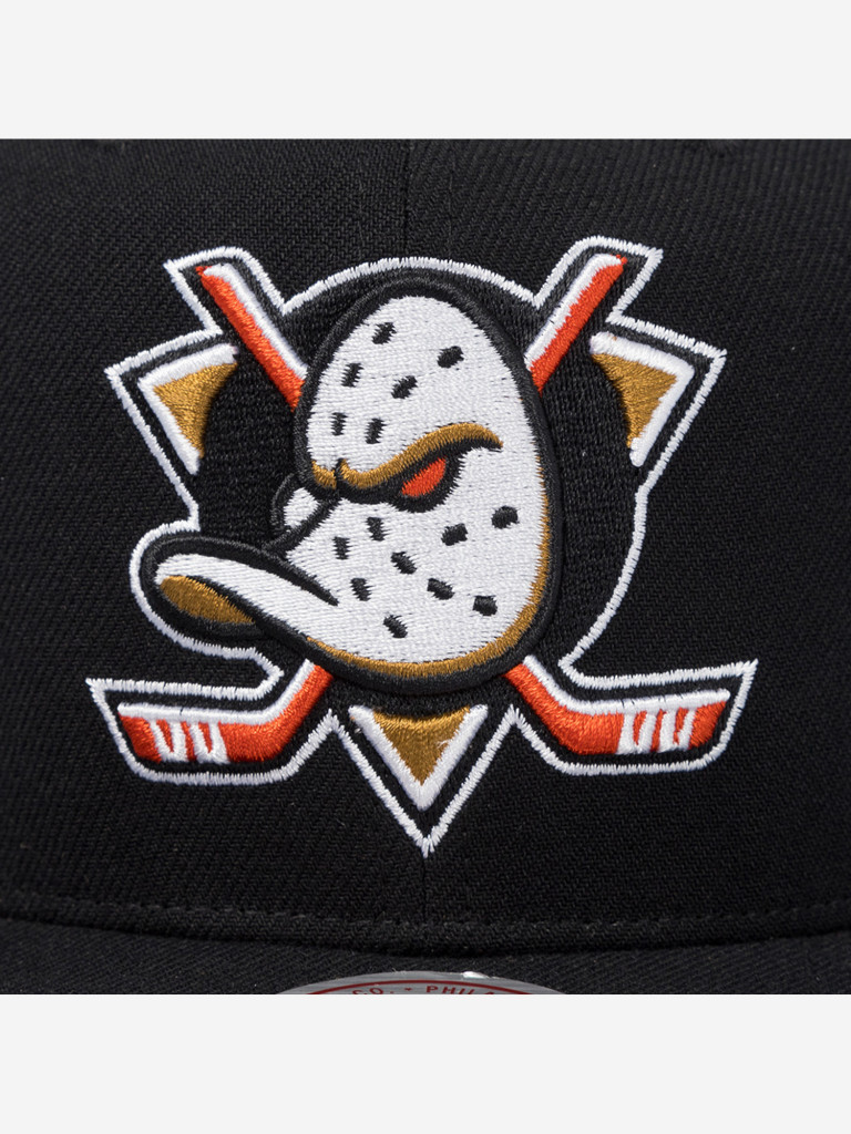 Бейсболка с прямым козырьком MITCHELL NESS HS8035-ADUBLCK Anaheim Ducks NHL (черный)