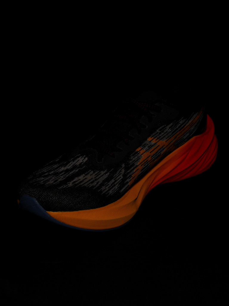 Кроссовки мужские ASICS Novablast 3
