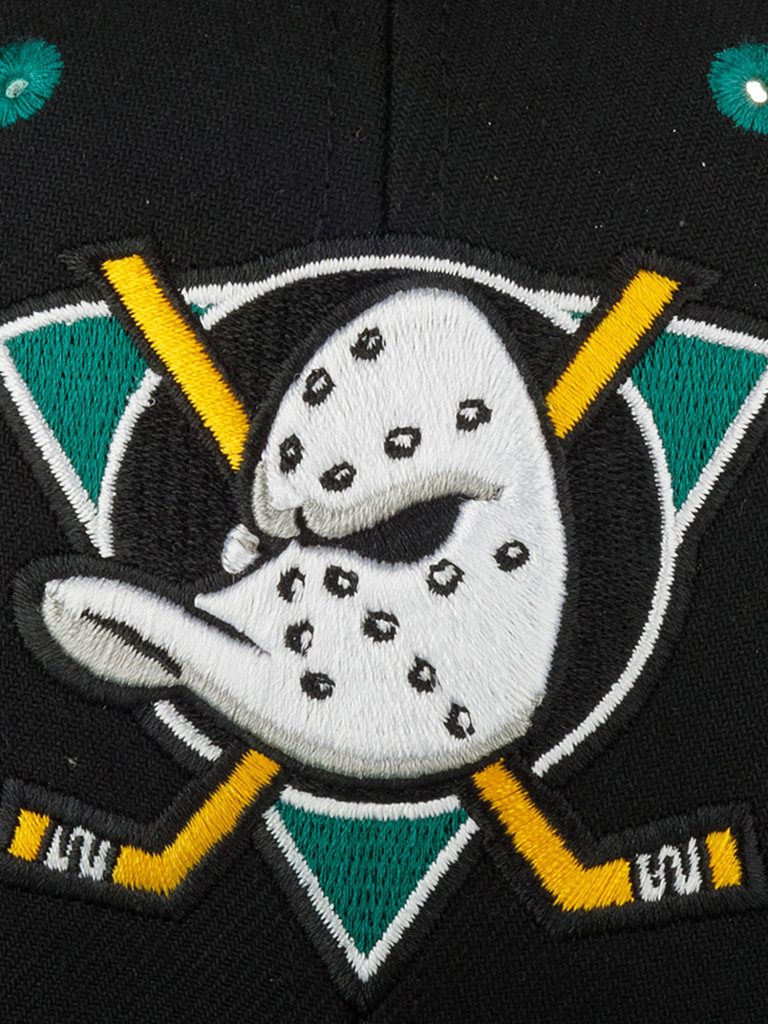 Бейсболка MITCHELL NESS HHSS7312-ADUYYPPPBLCK Anaheim Ducks NHL (черный)