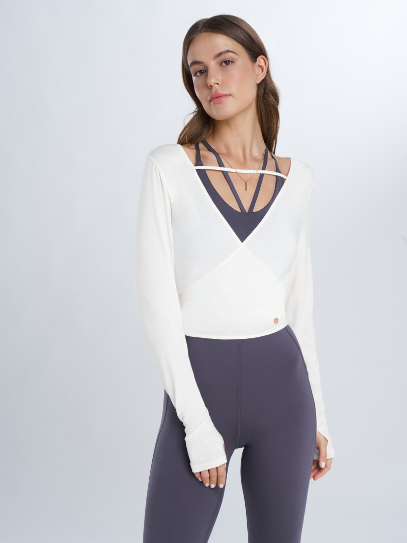 Лонгслив женский Sensana Бежевый 2999₽