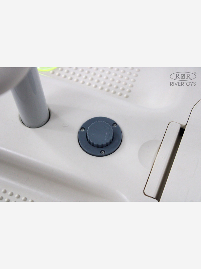 Детский электромобиль RIVERTOYS Y-01 с функцией влажной уборки