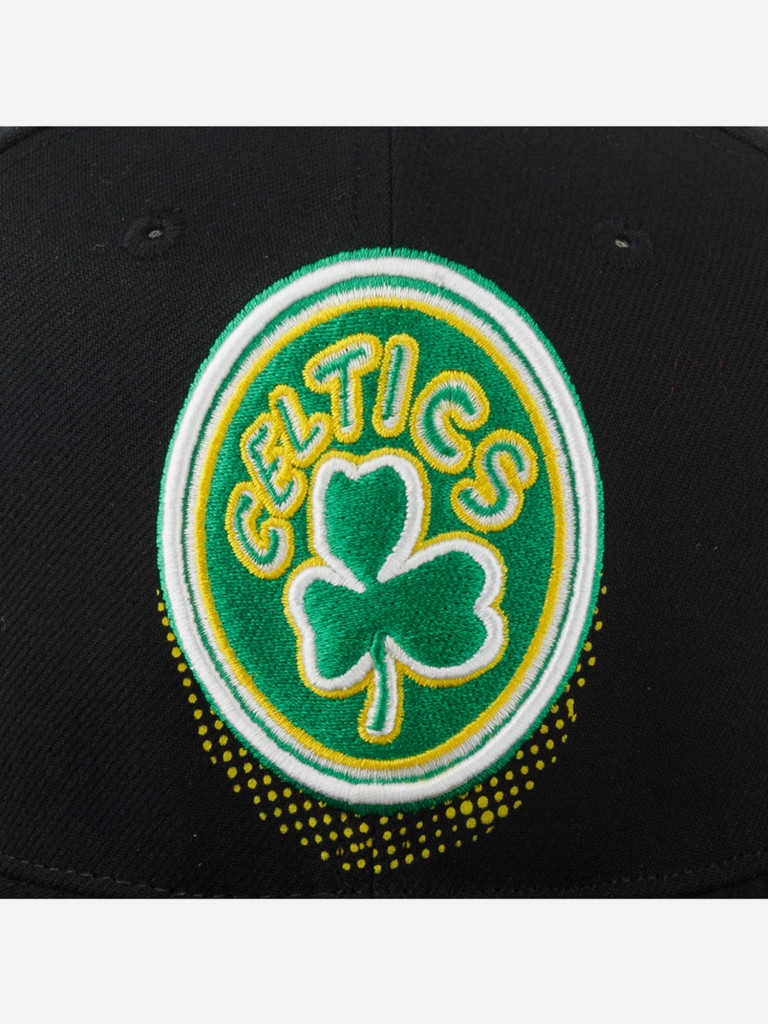 Бейсболка с прямым козырьком MITCHELL NESS HHSS5820-BCEYYPPPBLCK Boston Celtics NBA