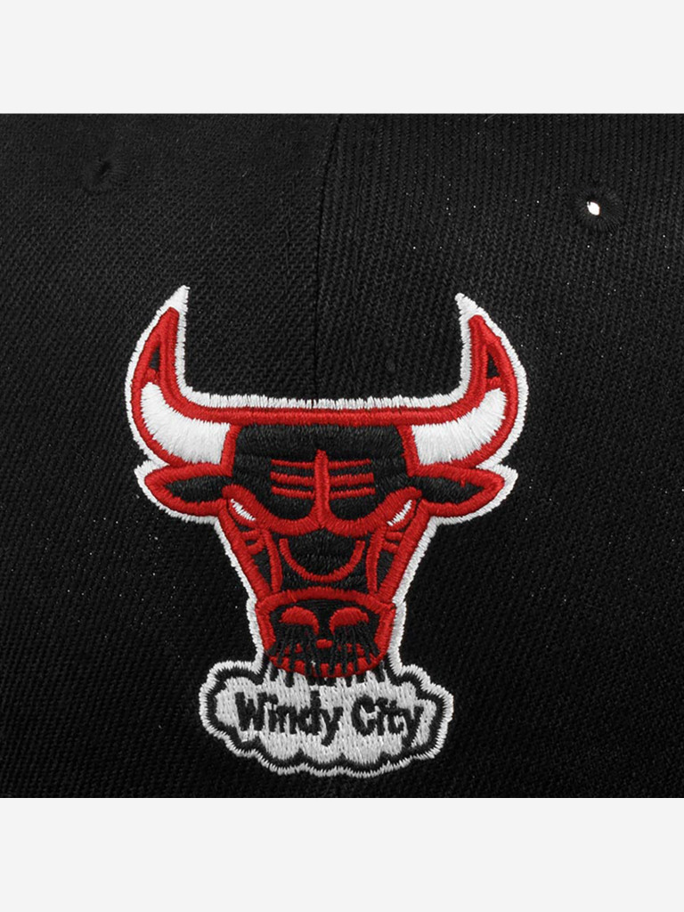 Бейсболка с прямым козырьком MITCHELL NESS 6HSSJS19079-CBUBLCK Chicago Bulls NBA