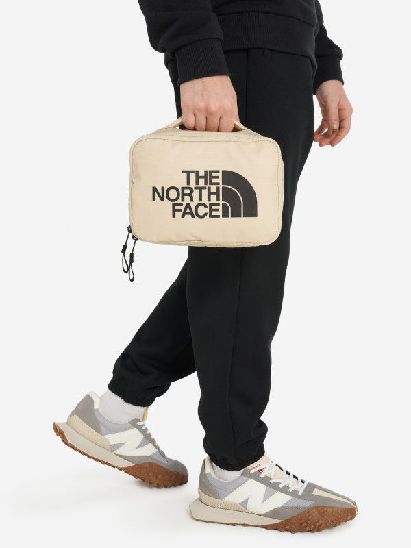 Косметичка The North Face Base Camp Voyager Dopp Kit арт. NF0A81BL светло-бежевый цвет — купить за 5249 руб. со скидкой 30 %, отзывы в интернет-магазине Спортмастер