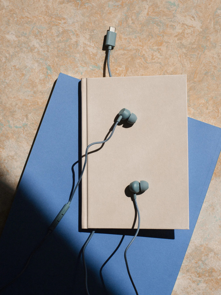 Проводные наушники Sudio V3 Wired Earbuds со встроенным микрофоном, чвет: синий