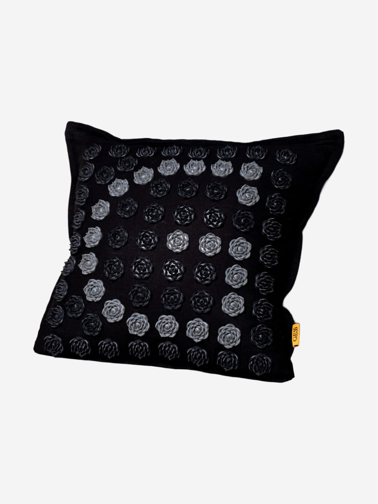 Акупунктурная массажная подушка роликовая GESS Decora, декоративная форма, подогрев, съемный акупунктурный чехол