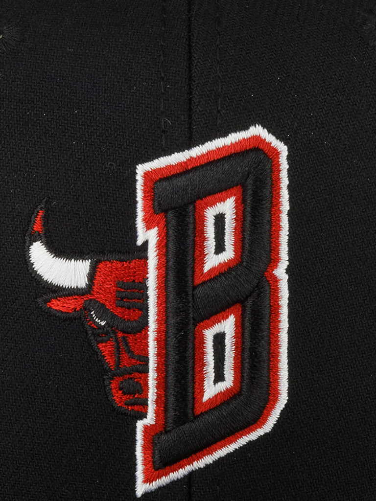 Бейсболка MITCHELL NESS HHSS6580-CBUYYPPPBLCK Chicago Bulls NBA (черный)