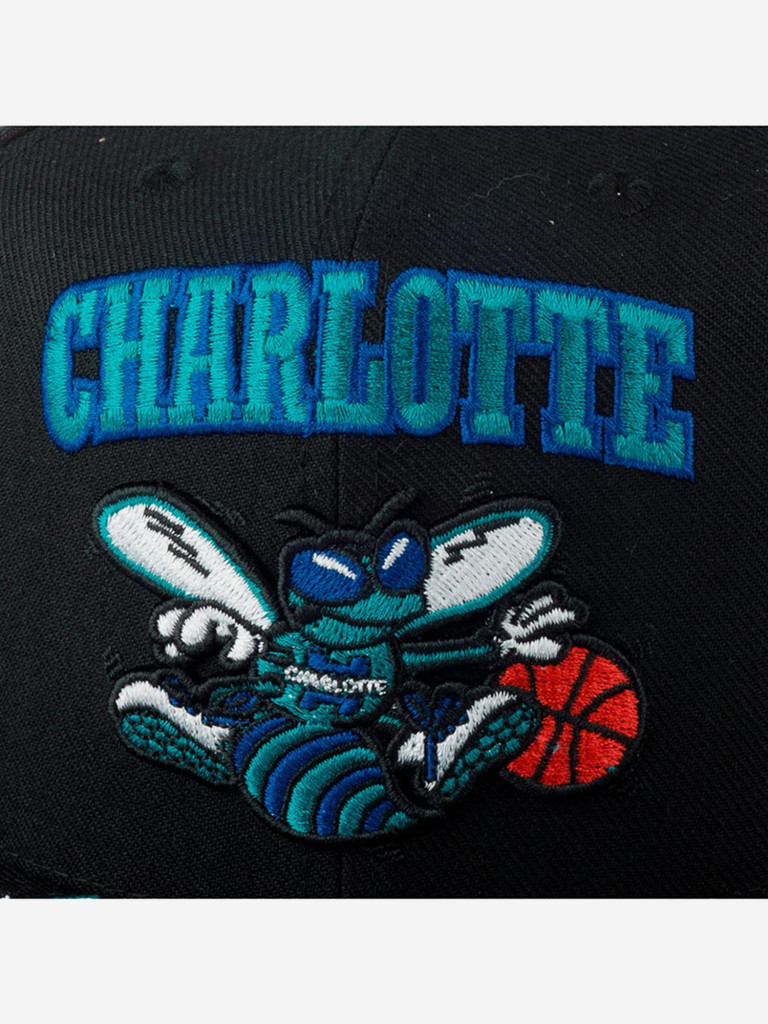 Бейсболка с прямым козырьком MITCHELL NESS HHSS2997-CHOYYPPPBLCK Charlotte Hornets NBA