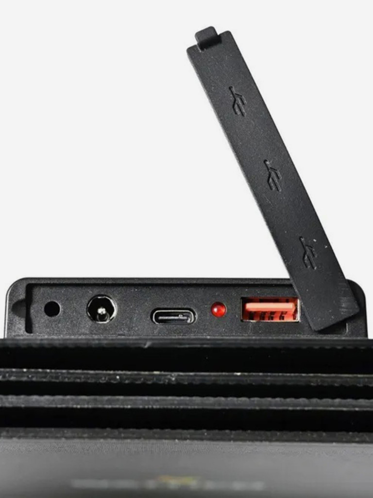 Зарядный комплект: Портативная электростанция и солнечная панель WATTICO 300 Light