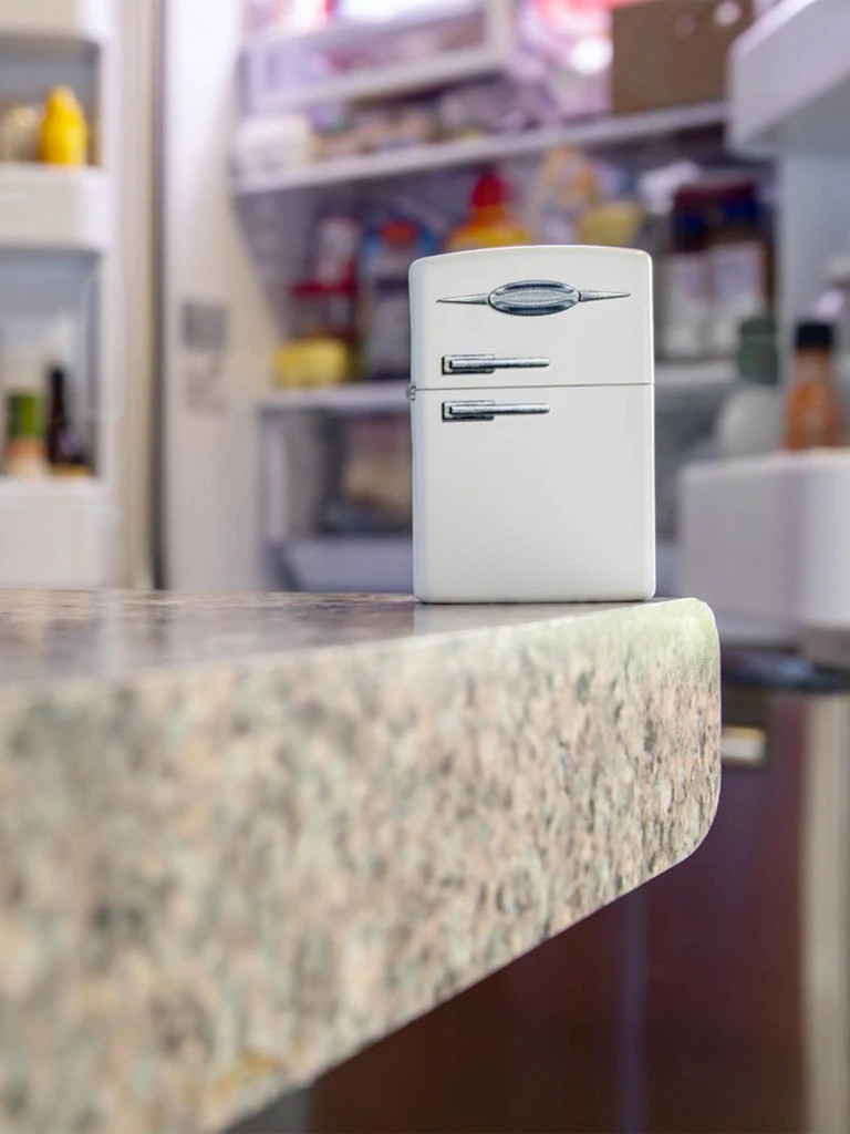 Зажигалка бензиновая ZIPPO 49636 Retro Fridge