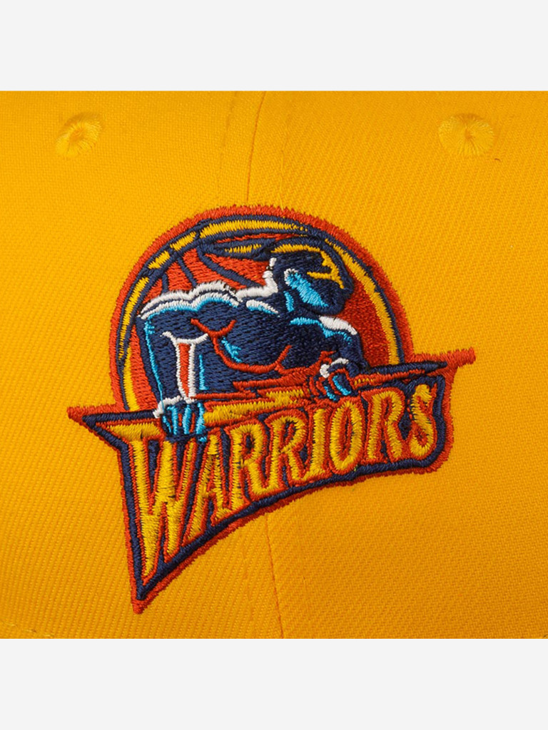 Бейсболка с прямым козырьком MITCHELL NESS HHSS3464-GSWYYPPPYWBL Golden State Warriors NBA