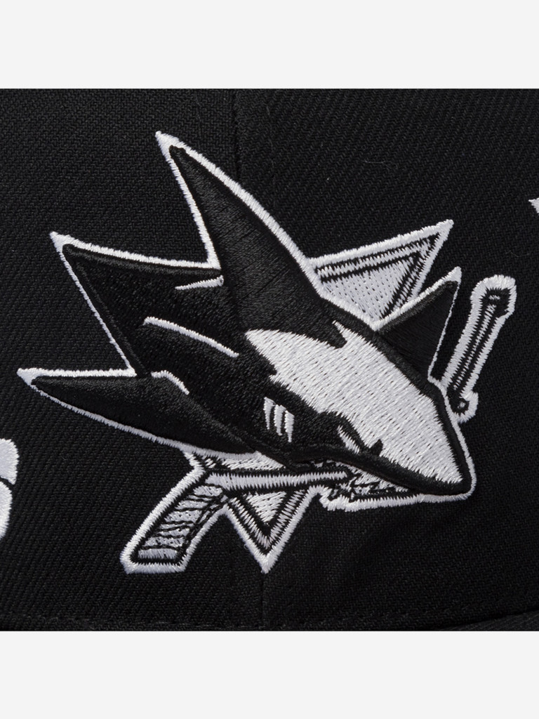 Бейсболка с прямым козырьком MITCHELL NESS HS12817-SJSBLCK San Jose Sharks NHL