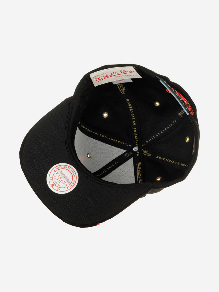 Бейсболка с прямым козырьком MITCHELL NESS HHSS6741-CBUYYPPPBLCK Chicago Bulls NBA (черный)