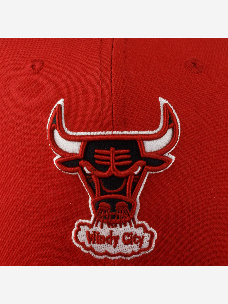 Бейсболка с прямым козырьком MITCHELL NESS HHSF4799-CBUYYPPPRED1 Chicago Bulls NBA (красный)