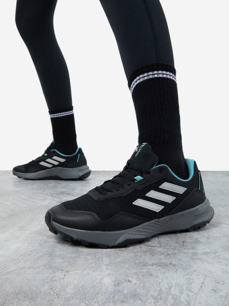 Полуботинки женские adidas Tracefinder