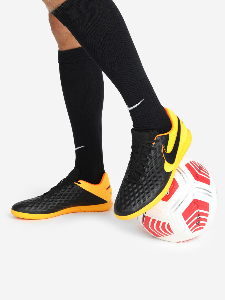 Бутсы мужские Nike Legend 8 Club Ic