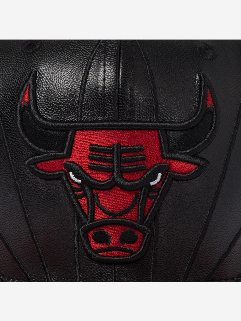 Бейсболка с прямым козырьком MITCHELL NESS HS12126-CBUBKRD Chicago Bulls NBA