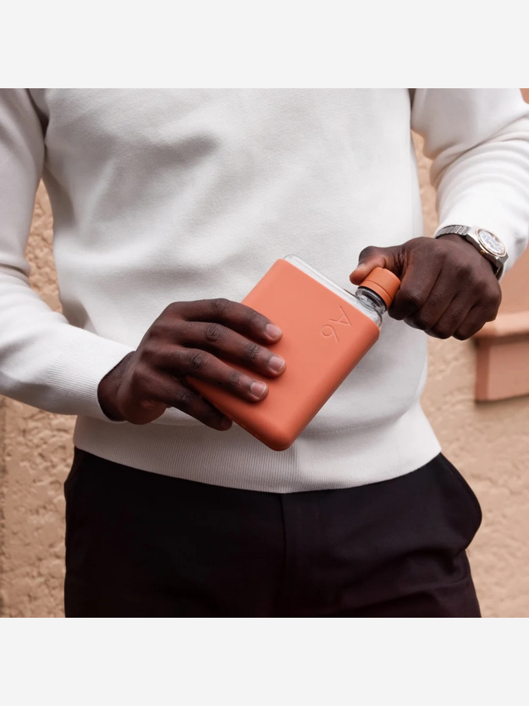 Бутылка с силиконовым чехлом Memobottle A6, коричневый