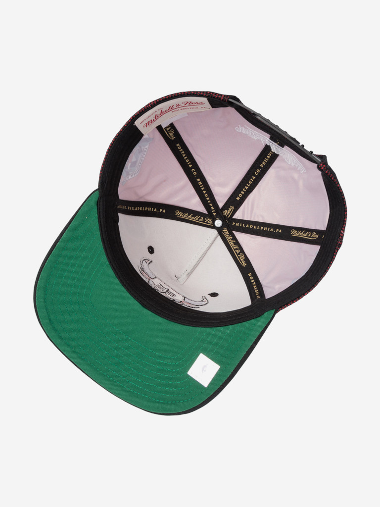 Бейсболка с сеточкой MITCHELL NESS HT11505-CBUBLCK Chicago Bulls NBA (черный)