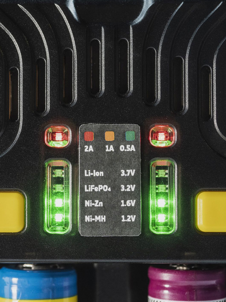 Зарядное устройство Armytek Uni C2, универсальное 2 канальное