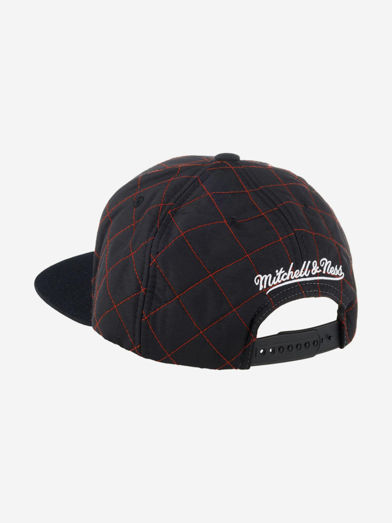 Бейсболка с прямым козырьком MITCHELL NESS HHSS1212-CBUYYPPPBLCK Chicago Bulls NBA (черный)