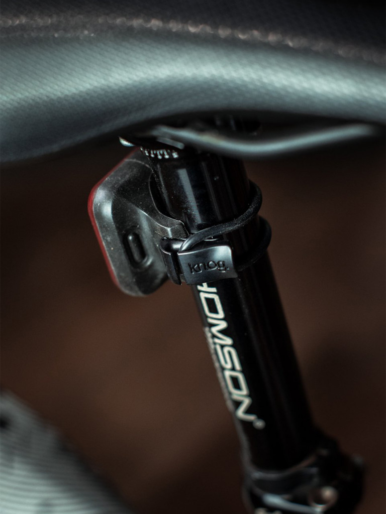 Фонарь задний Knog Blinder Skull