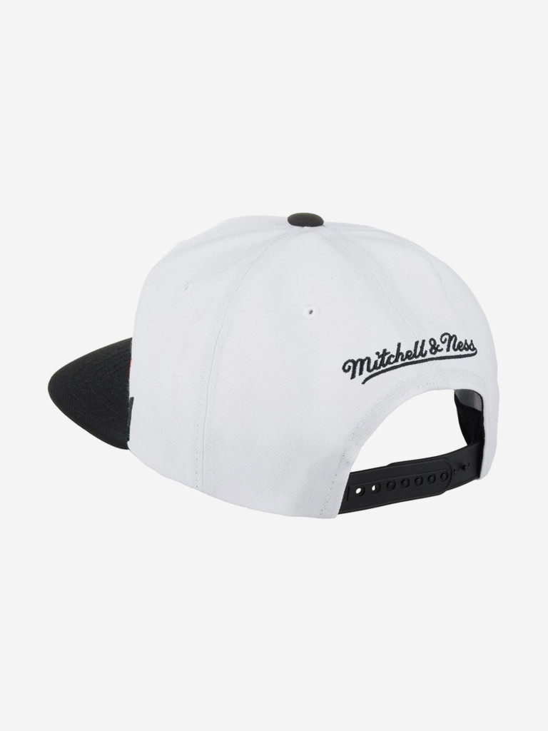 Бейсболка с прямым козырьком MITCHELL NESS 6HSSSH22088-CBHWHIT Chicago Blackhawks NHL (белый)