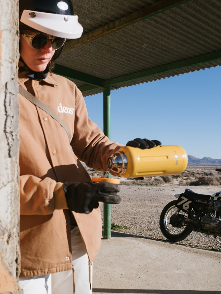 Термос вакуумный для напитков BOBBER Flask 1 литр пробка с наливными каналами, тепло до 48 часов, оранжевый
