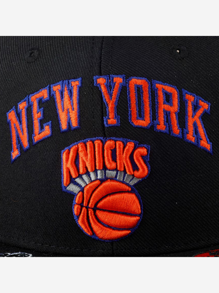 Бейсболка с прямым козырьком MITCHELL NESS HHSS2997-NYKYYPPPBLCK New York Knicks NBA