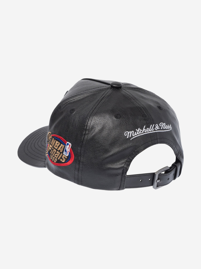 Бейсболка MITCHELL NESS HP11978-CBUBLCK Chicago Bulls NBA (черный)