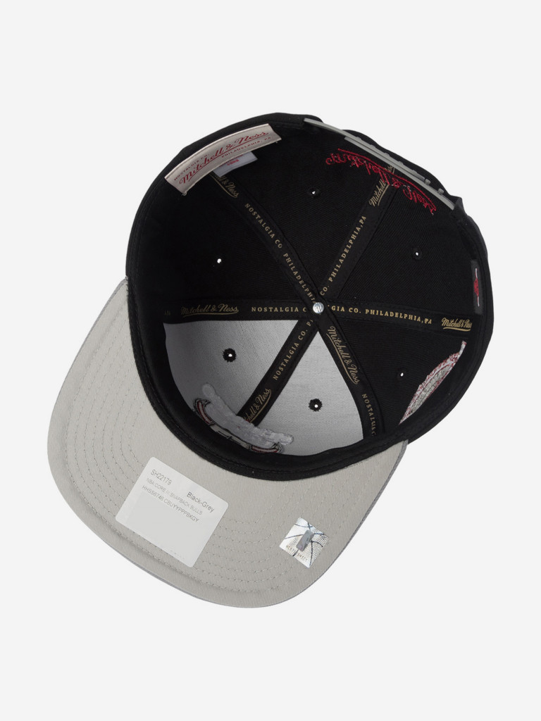 Бейсболка с прямым козырьком MITCHELL NESS HHSS6746-CBUYYPPPBKGY Chicago Bulls NBA (черный)