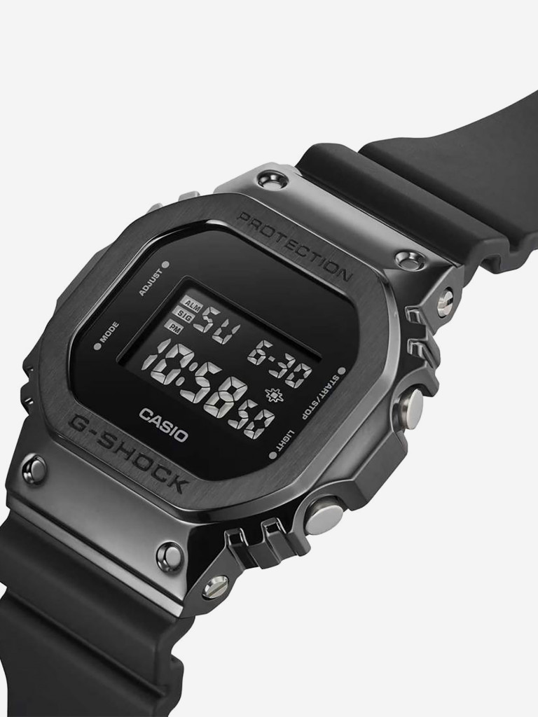 Спортивные часы CASIO G-SHOCK GM-5600UB-1E
