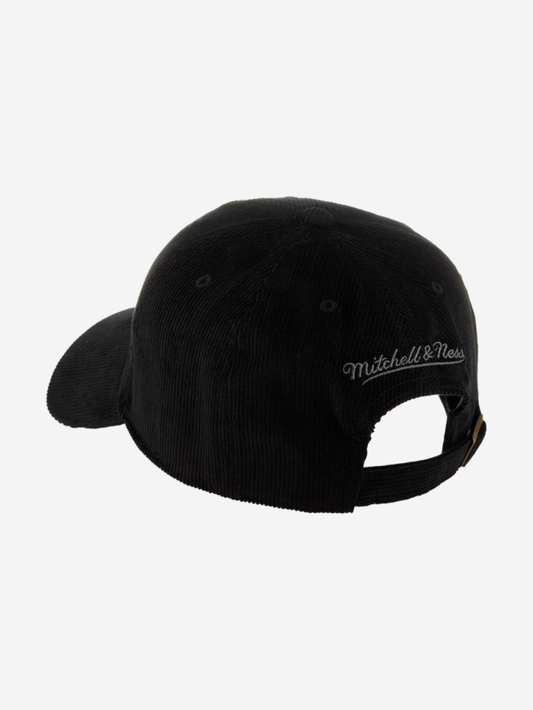 Бейсболка MITCHELL NESS HLUX4800-NYKYYPPPBLCK New York Knicks NBA (черный)