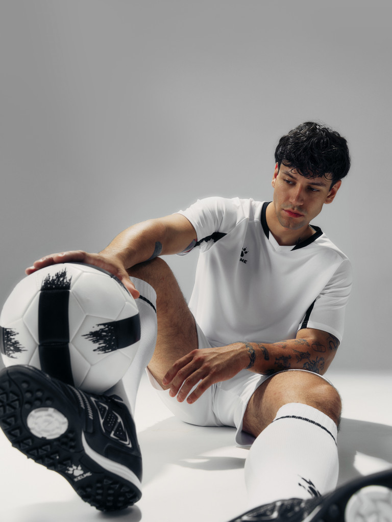 Комплект футбольной формы KELME Football Suit