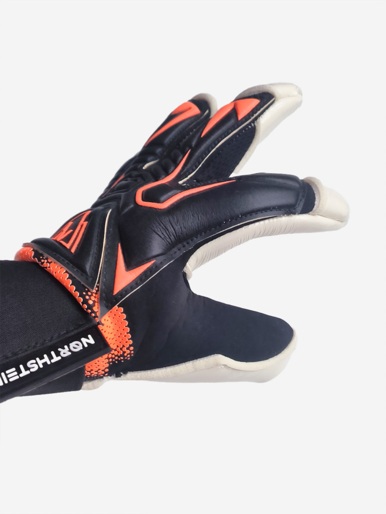 Вратарские перчатки Northstein Amber PRO CL4, черно-оранжевые