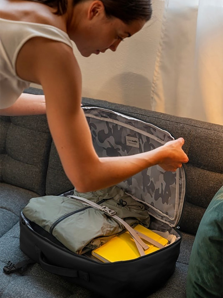 Рюкзак антивор Pacsafe GO Carry-on 34, Jet Black, 34 л.