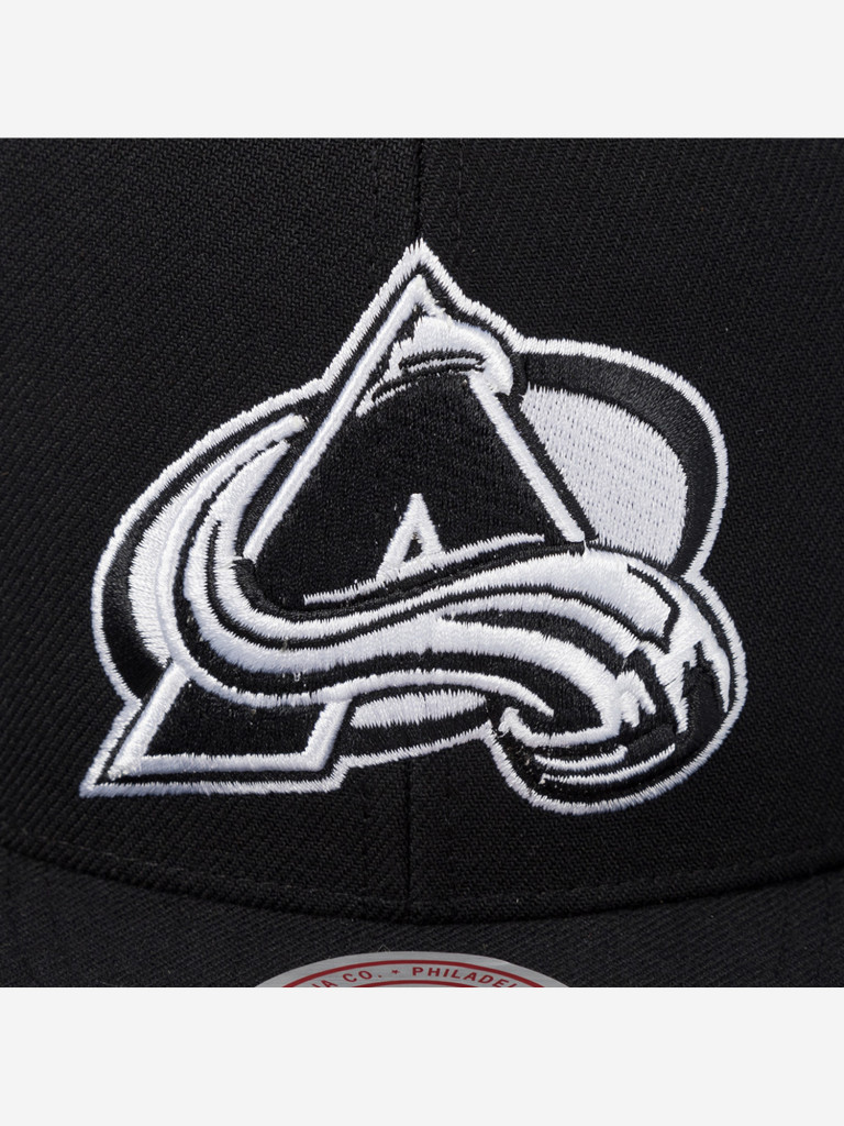Бейсболка с прямым козырьком MITCHELL NESS HS8546-CAVBLCK Colorado Avalanche NHL (черный)