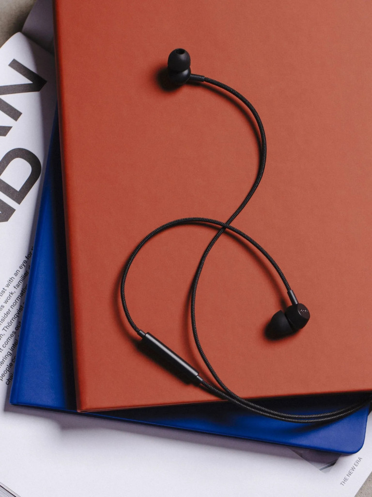 Проводные наушники Sudio V3 Wired Earbuds со встроенным микрофоном, чвет: черный