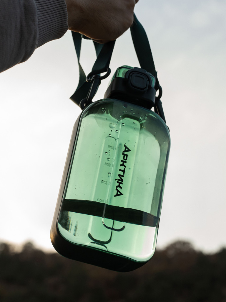 Бутылка тритановая 750 мл с регулируемым ремешком, хвоя