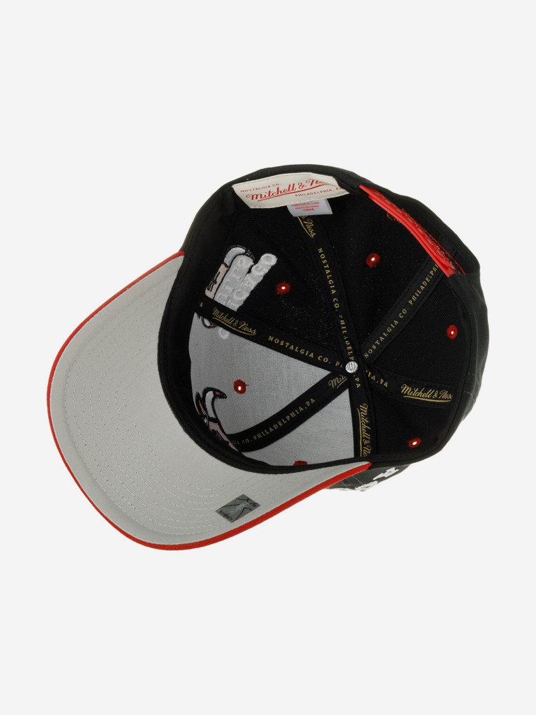 Бейсболка MITCHELL NESS HHSS7310-CBUYYPPPBLCK Chicago Bulls NBA (черный)