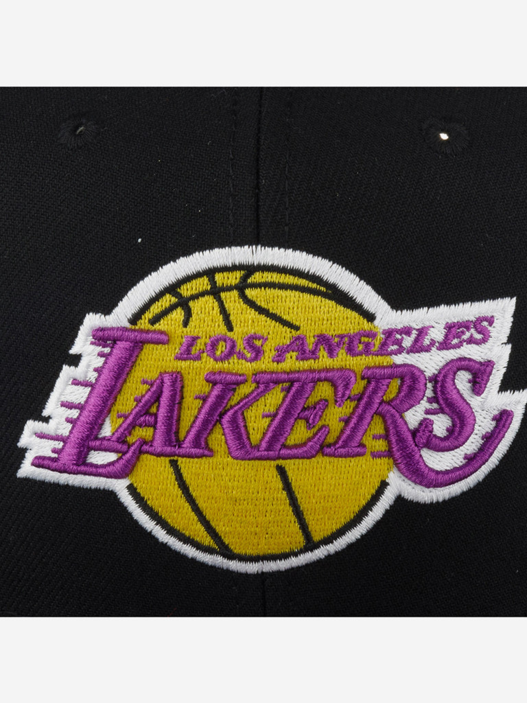 Бейсболка с прямым козырьком MITCHELL NESS HHSS5762-LALYYPPPBLCK Los Angeles Lakers NBA