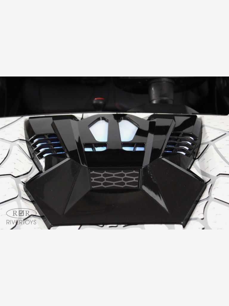 Детский электромобиль RIVERTOYS A707AA LUX NEW 4WD белый спайдер